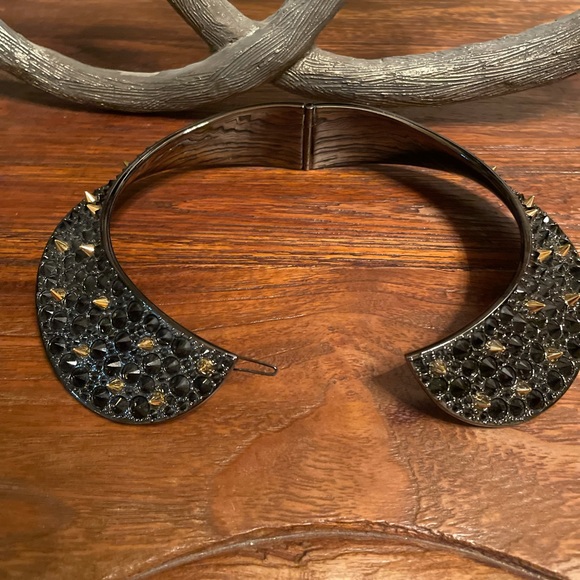 LOUIS VUITTON Spikey Fairy Collar. - Picture 9 of 15